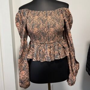 Savanna Jane Off-Shoulder‎ Snake Print Blouse in gray and salmon color